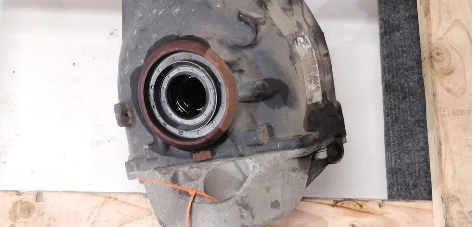 REAR DIFFERENTIAL CARRIER ASSEMBLY 33107605589 2014-2018 BMW 328D - Image 2 of 4