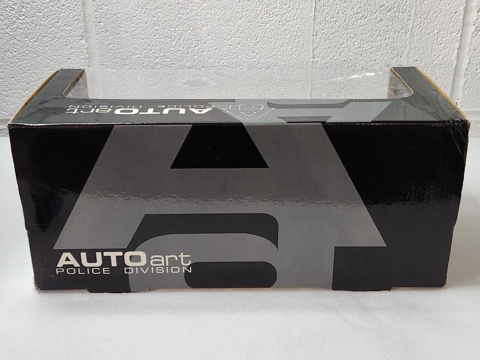 1/18 Autoart, Ford Crown Victoria 72701 (FORD POLICE VEHICLES VERSION) - Image 2 of 4