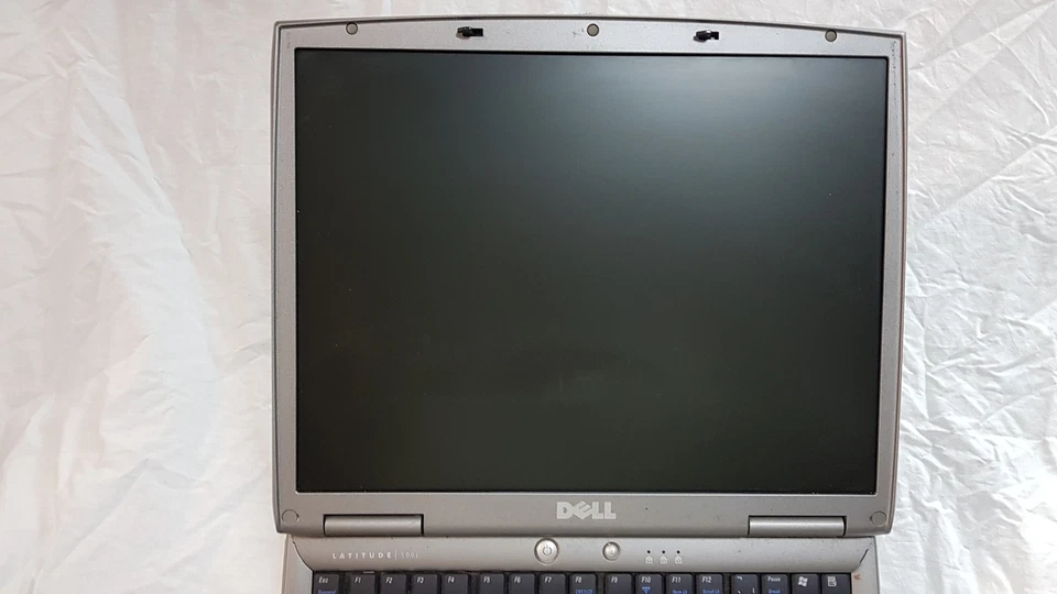 Dell latitude 100l 15" Laptop 2.80 Ghz Intel Pentium 4 512MB 40GB, NO OS - Image 2 of 4