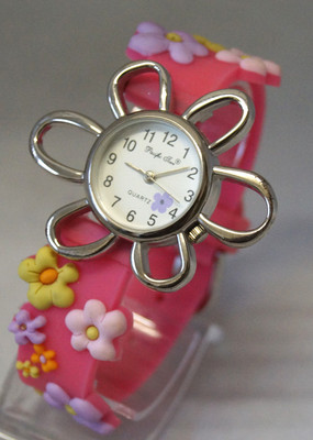 Montre Enfant Fille - Bracelet Silicone Rose à Motifs Fleurs - Boîtier Acier - Quartz - Occasion Très Bon état