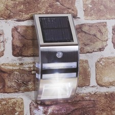 GardenKraft Solar Powered Security Light Motion Sensored &lsquo;Auto On&rsquo; Light