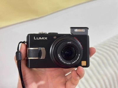 Panasonic Lumix DMC-LX2 Black 10.2MP Digital Camera Leica Lens