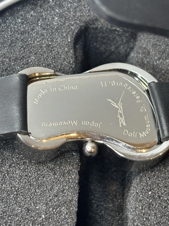 RELOJ MUSEO SALVADOR DALI Derretimiento Persistencia de la Memoria SURREAL Cuero Pequeño - Imagen 4 de 4