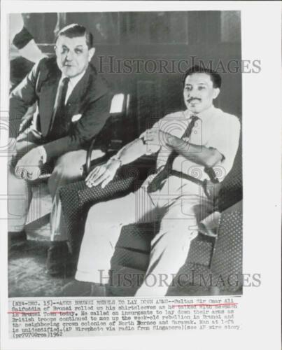 1962 Press Photo Sir Omar Ali Saifuddin z Brunei rozmowy z prasą w Brunei - Zdjęcie 1 z 2