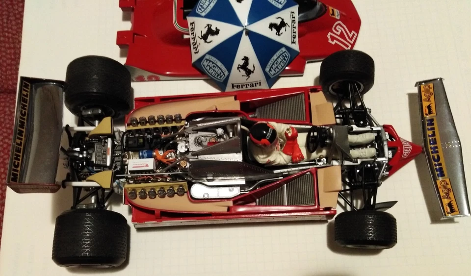 EXOTO 1:18 FERRARI 312 T4/T5 VILLENEUVE USA '79 WET TYRES & UMBRELLA VERY RARE - Immagine 4 di 4
