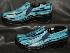 Klogs women's multi blue textured leather slip on casual clog shoes size US 7