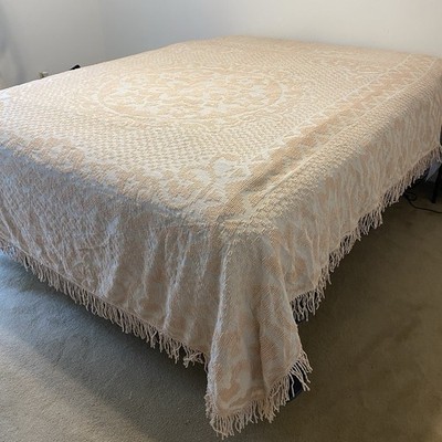 Vintage Fringed Chenille Blush Pink Medallion Queen Size Blanket Bedspread 95x83