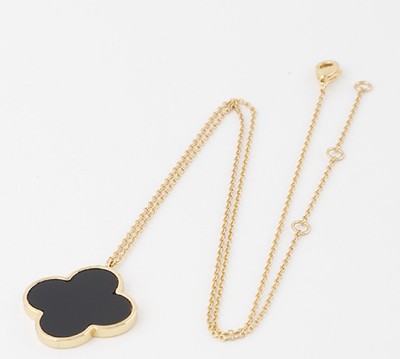 Black Onyx Clover Shape Pendant Fashion Jewelry Costume Gold Tone Necklace
