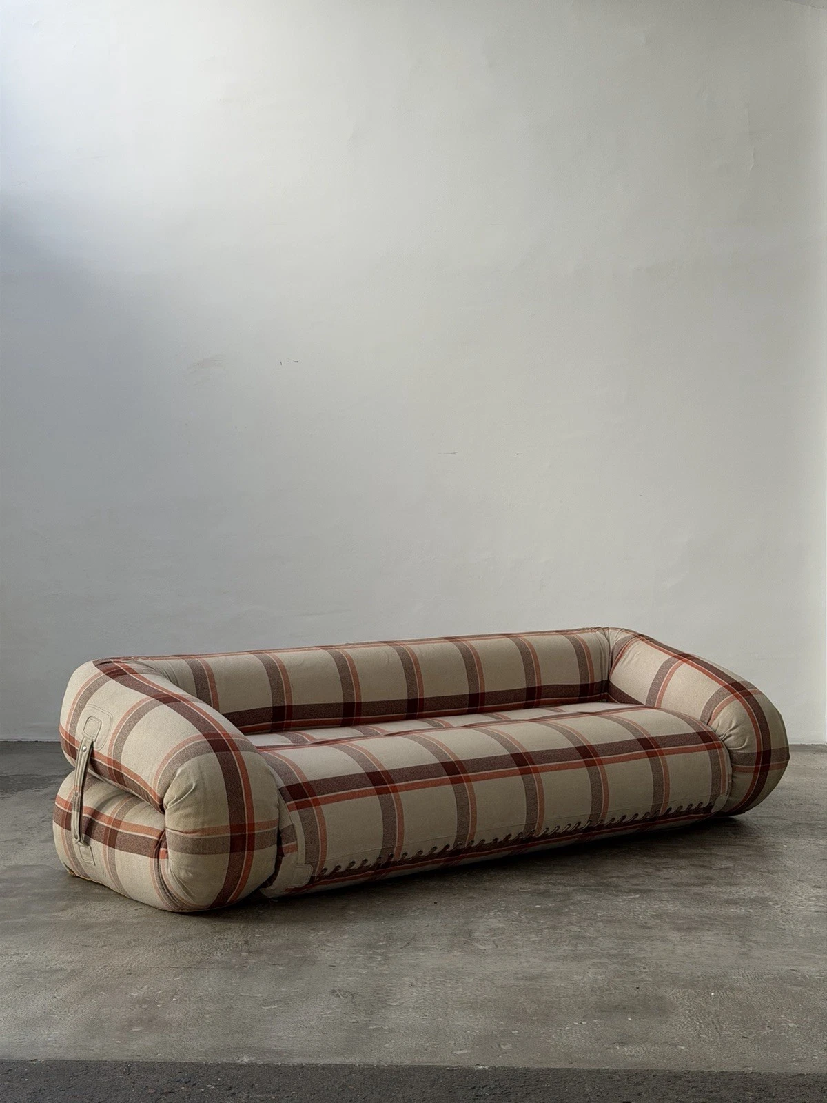 Alessandro Becchio Anfibio Sofa Giovannetti 1970s Design Original Fabric Rare
Opens in a new window