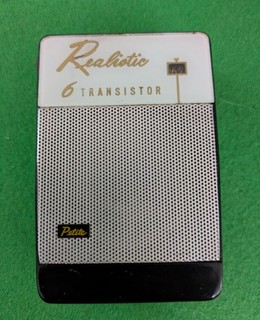 Realistic Petite 6 Transistor Radio (Japan 1961 / 1962 w/Reverse Painting)