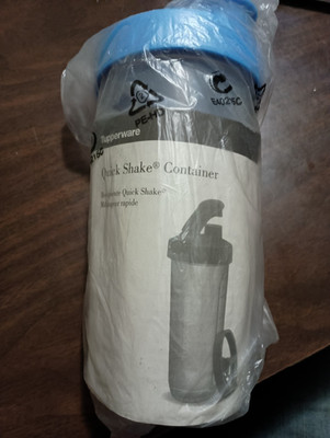 Tupperware Quick Shake Container with blue top - new