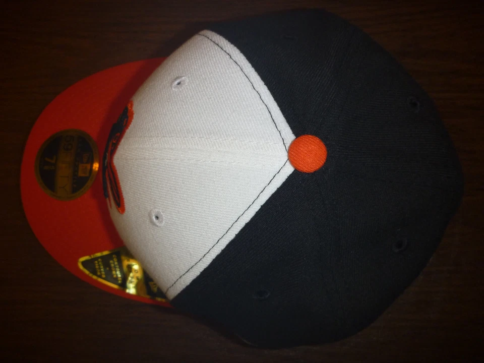 BALTIMORE ORIOLES NEW ERA 59FIFTY 2022 LIGA PEQUEÑA CLÁSICO EN CAMPO SOMBRERO AJUSTADO Foto 4 de 4