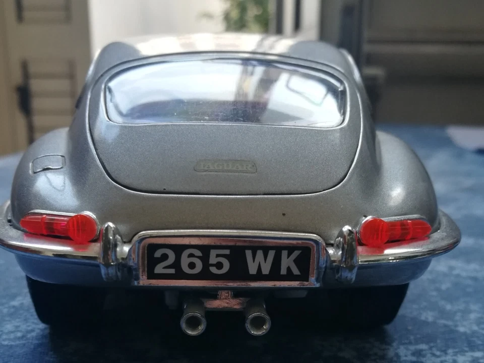 Jaguar e type 1961 sc 1:18 Burago come nuova senza scatola - Immagine 2 di 4