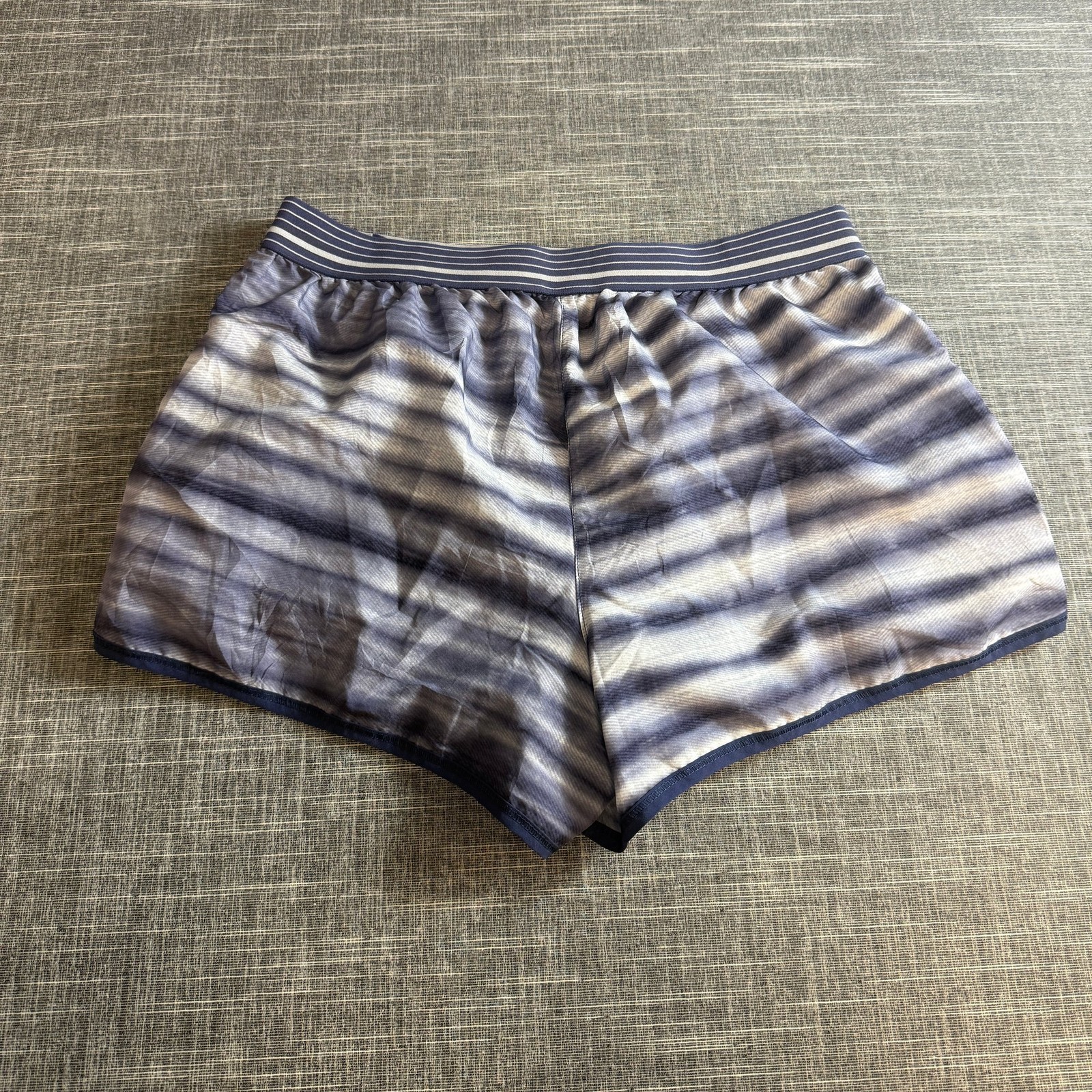 Under Armour Women's Striped Athletic Shorts Size M Blue Grey image 4