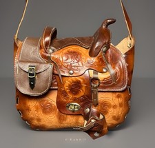 GORGEOUS 1970S WESTERN SADDLE PURSE HAND-TOOL...