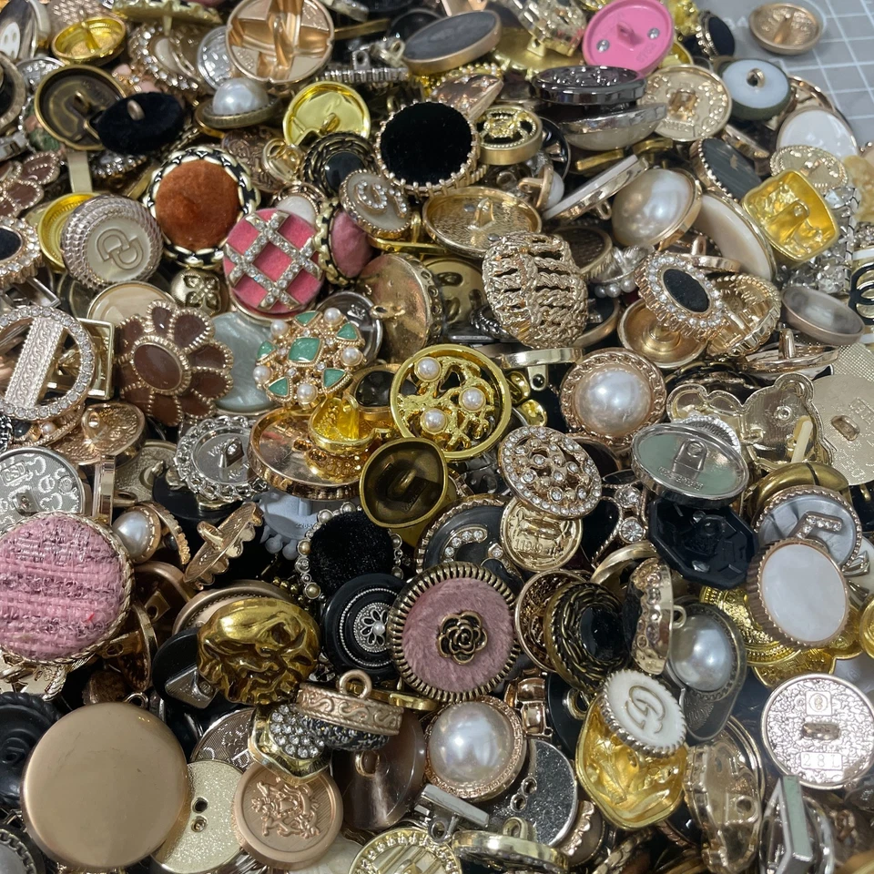Vintage now Estate Sale Buttons 50p Lot Various Sizes Shapes Colors Types Usable - Image 3 of 4