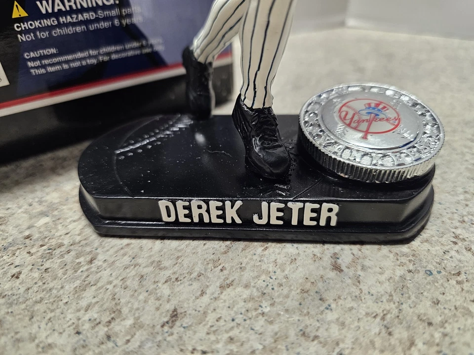 Derek Jeter New York Yankees MLB 2007 #'d FOCO Bobblehead Nuevo en caja  Foto 3 de 4