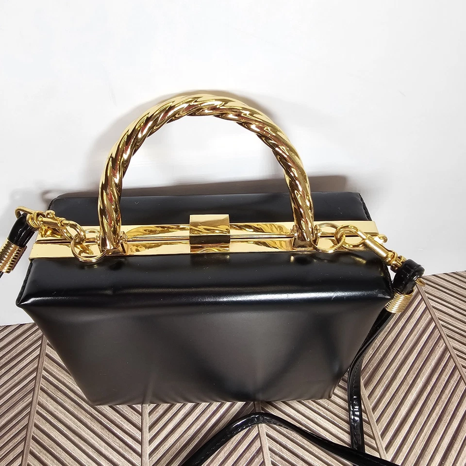 Cartera de caja negra de cuero sintético estilo años 60 con correa para el hombro extraíble Foto 2 de 4