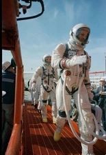 NEIL ARMSTRONG DAVE SCOTT ASTRONAUTS ENTERING GEMINI 8  8.5x11 NASA PHOTO