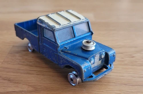 EARLY VINTAGE CORGI TOYS LAND ROVER 109” W.B. FOR RESTORATION