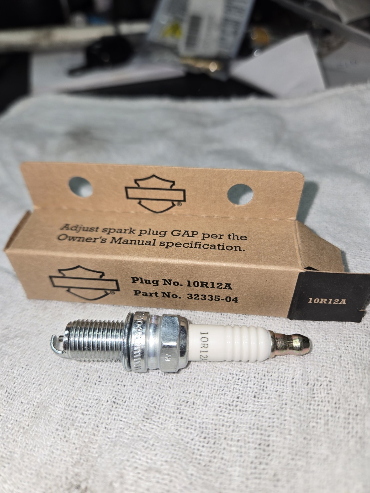 oem Harley 32335-04 Single OE Spark Plug 10R12A 02-17 VRSC VROD