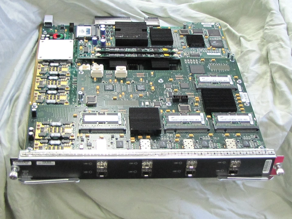 Cisco DS-X9308-SMIP 8 Port IP Storage Services Module with 8 x SN-SFP-FCGEMM-LC - Image 2 of 3