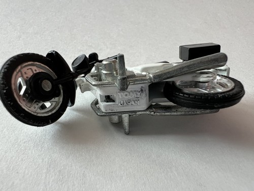 TOMY POCKET CAR YAMAHA MOTORCYCLE BROKEN - Picture 5 of 7