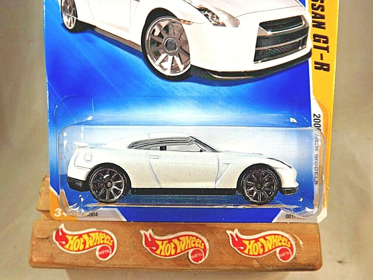 2009 Hot Wheels #1 New Models 1/42 2009 NISSAN GT-R White