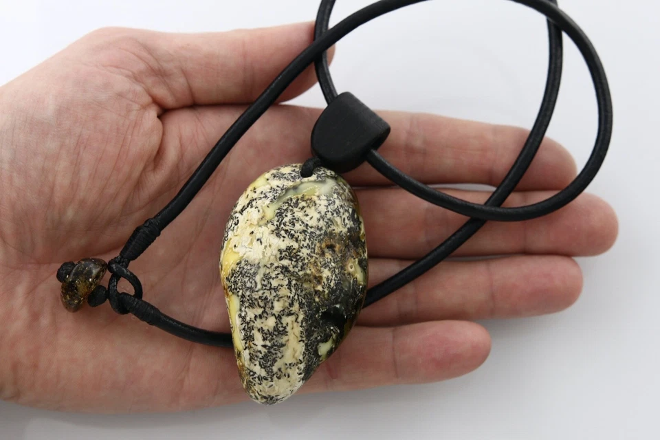 正品 BALTIC AMBER 白色绿色皮革吊坠 40.6 克 200304-11 — 第 3/4 张图片