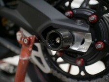 EVOTECH PROTEZIONE FORCELLA RUOTA POSTERIORE TRIUMPH STREET TRIPLE RS 2017-2025