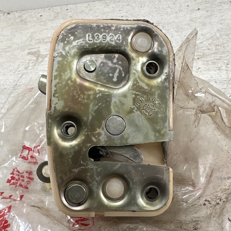 New OEM Nissan RH REAR PASS. DOOR LATCH ASSEMBLY 1980-82 DATSUN 310 Bluebird - Image 4 of 4