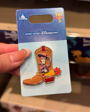 Disney Toy Story 5 Exclusivo Bota de Vaquero Woody Disney Prendedor 2026 Nuevo HKDL