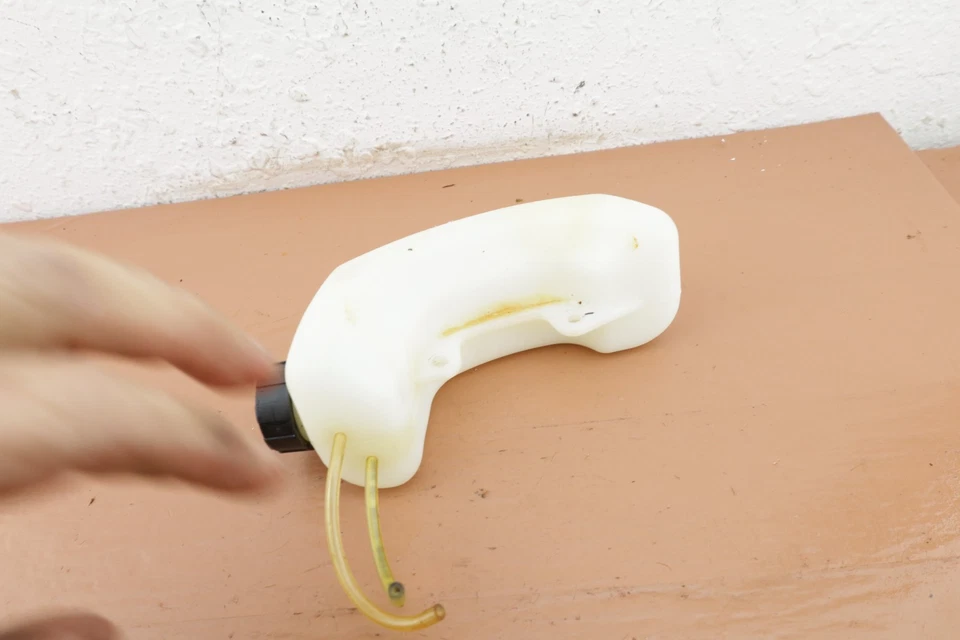 Weed Eater W25CBK recortadora de cuerdas tanque de combustible OEM 580-357401 Foto 3 de 4