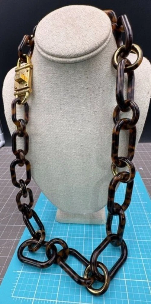 Collana maglia plastica marrone marmorizzata Michael Kors chiusura girevole 34" delicatamente noi