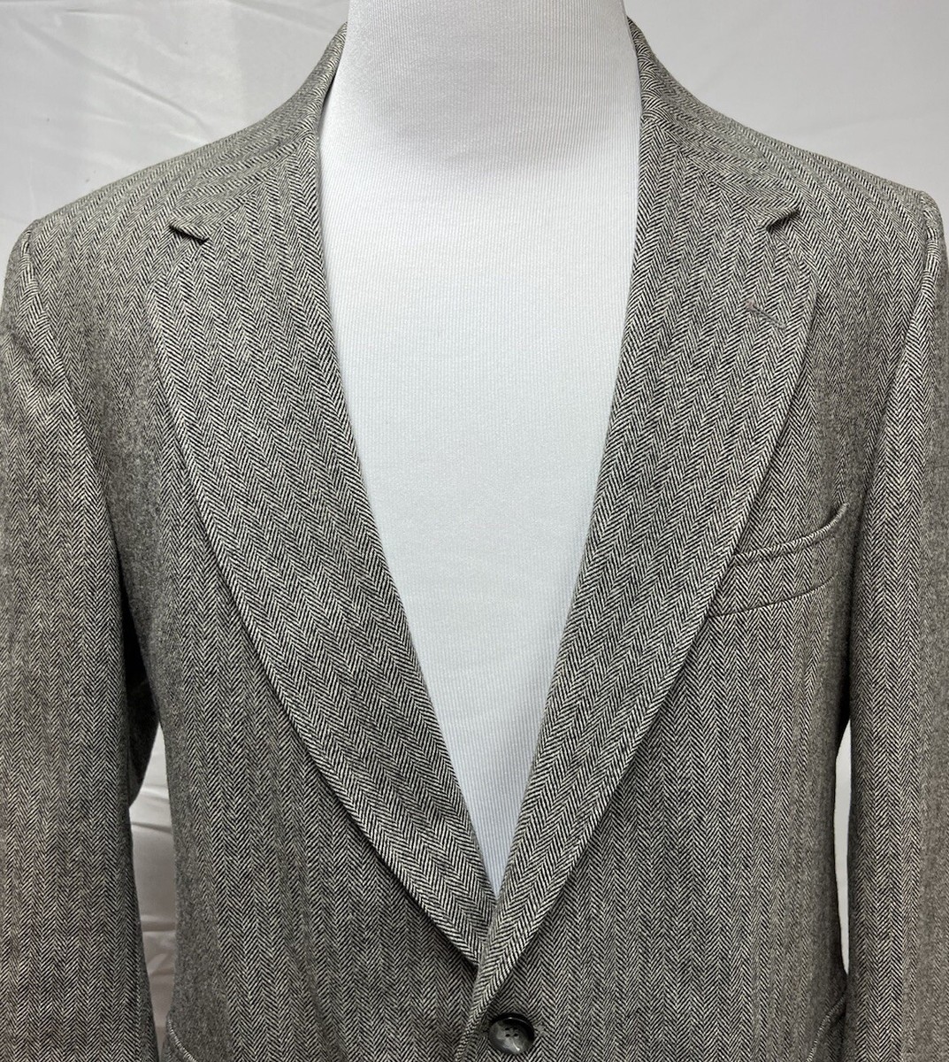 Men's Vintage Burdines Gray Herringbone Tweed 2-Button Vented 44S