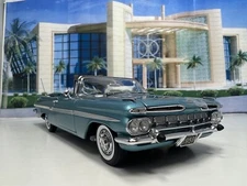 Danbury Mint 1959 Chevrolet Impala Convertible Crown Sapphire 1:24  Box Paper*