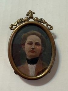 Antique Oval Brass Standing Photo Frame #170