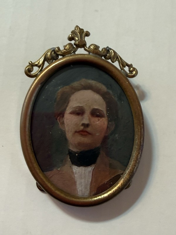 Antique Oval Brass Standing Photo Frame #170