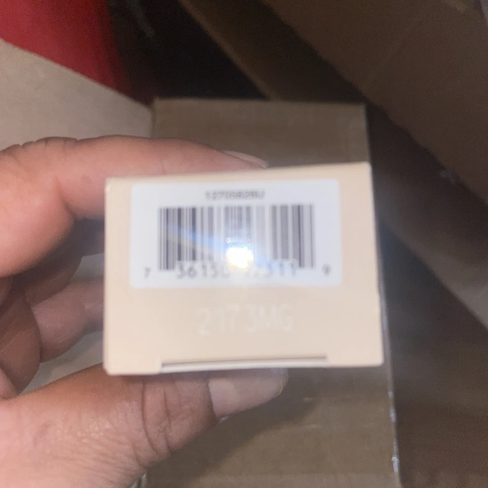 Laura Mercier Tinted Moisturizer SPF 30 Natural Skin Perfector 50mll - Image 4 of 4