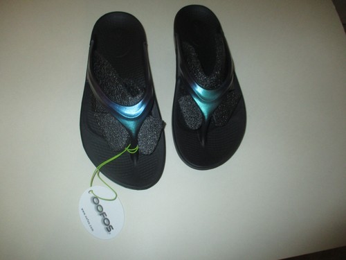 NWT Women's  OOFOS  OOLALA Luxe -Midnight Spectre FlipFlop Size 8