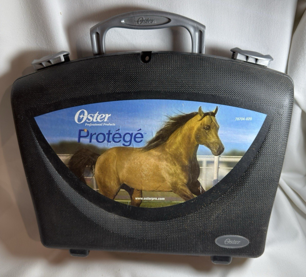 Oster Protege Equine Horse Animal Grooming Clippers Model 78704-020 w/ Case