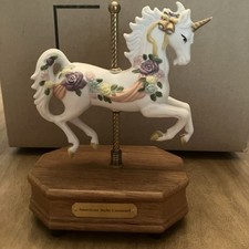 AMERICAN STYLE MUSICAL FIGURINE MOVING CAROUSEL HORSE WOODEN PEDESTAL MUSIC BOX