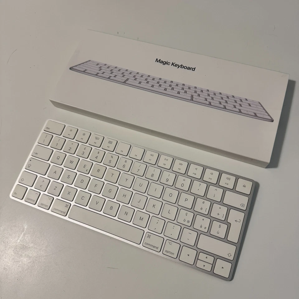 Apple Magic Tastiera Argenta (MLA22T/A) - Layout Italiano - Immagine 2 di 3