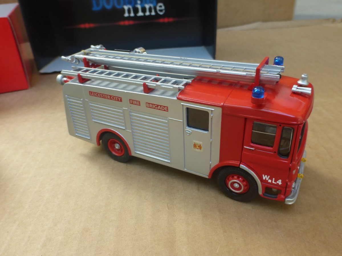 ミニカー Corgi CC10304 AEC HCB Angus Water Ladder Corgi CC10304 AEC HCB Angus Water Ladder - Leicester City