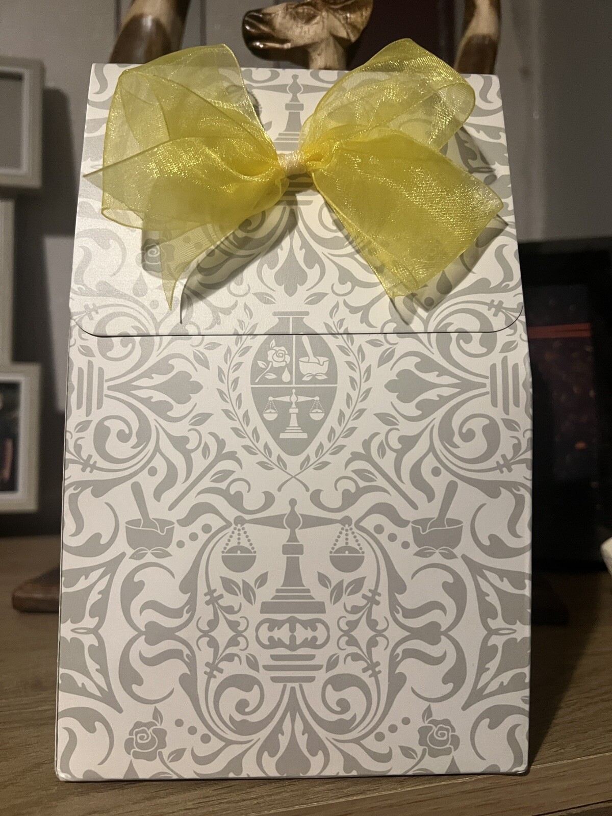 PECKSNIFFS Gift Set. Hand Wash & Candle. Gift Boxed (sandalwood