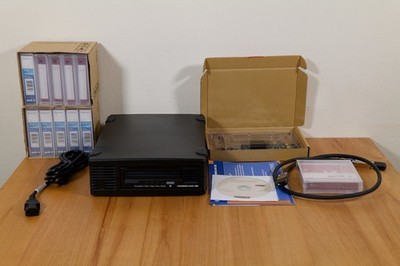 Tandberg LTO-5 SAS Bandlaufwerk extern inkl. Zubehör