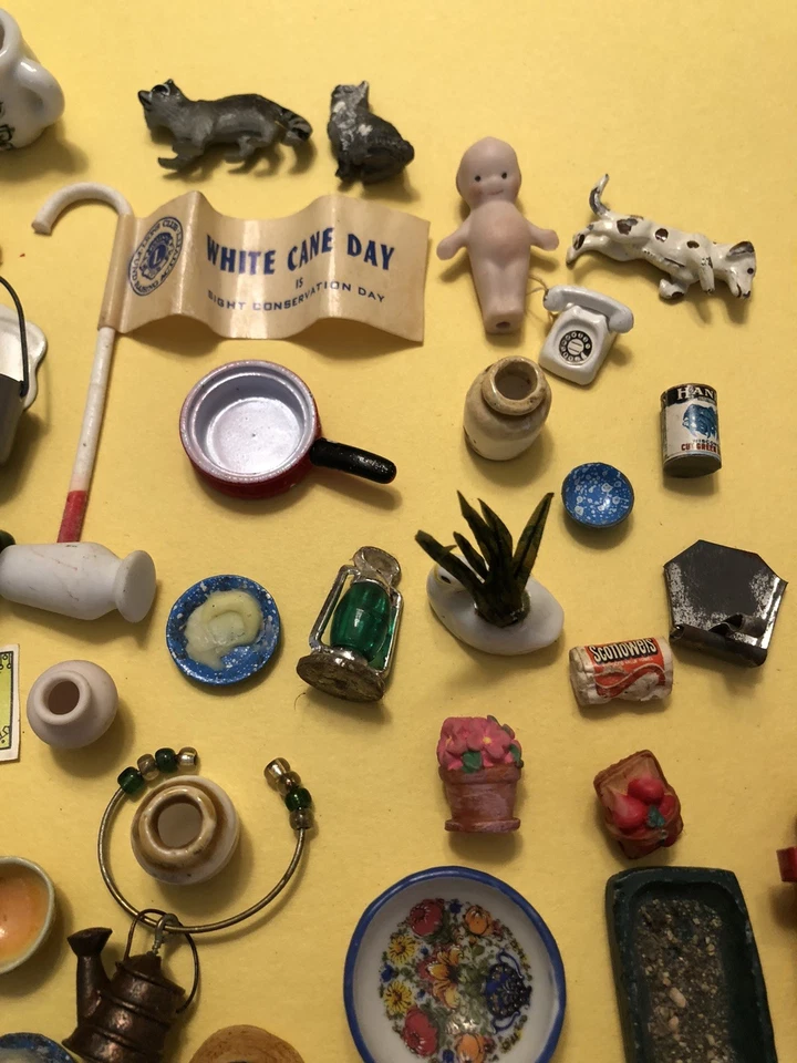 Casa de Muñecas Miniatura Cocina Suministros Hierro Fundido Animales Escoba Decoración Lote Teléfono Foto 3 de 4