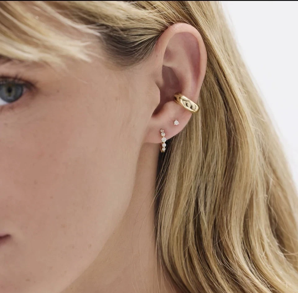 Pendientes Huggies Anillo Concierge Graduado Diamante Único Foto 3 de 4