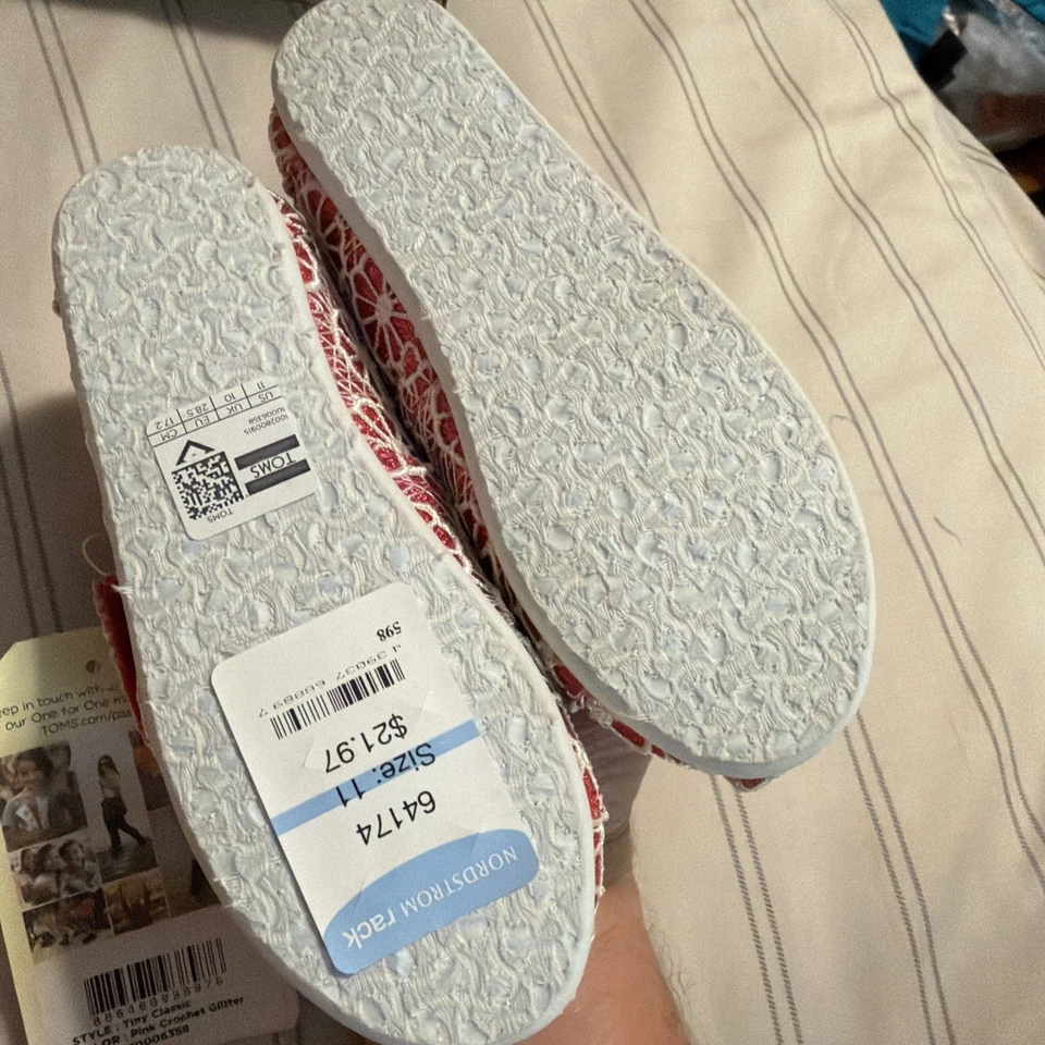 NWT  TOMS Toddler Classic Tiny Glitter Slip On Flats Pink Shoes Size T8 - Image 4 of 4