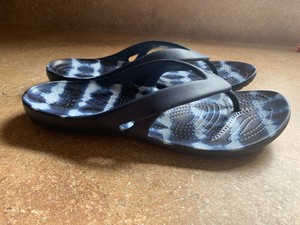 CROCS Womenâs Kadee II Printed Flip Flop Sandals in Navy Tie Dye - Size 10 191448580312 | eBay